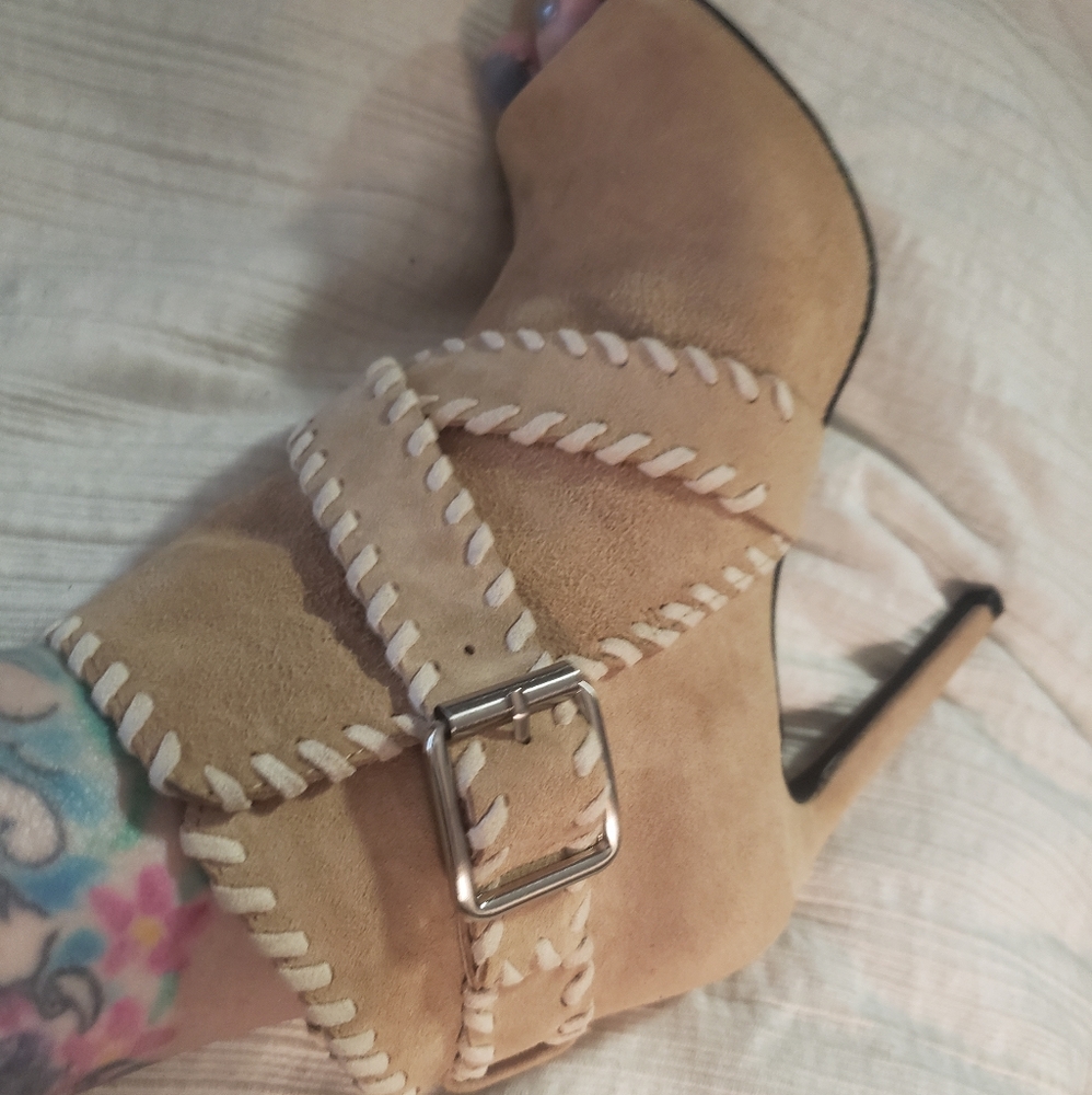 New in Box. Gorgeous Tan Suede Boots from Revolve.com Hot 🔥 List. - Picture 10 of 11